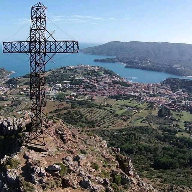 Kříž nad Porto Azzuro